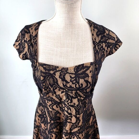 HEART SOUL WOMEN'S LACE OPEN BACK DRESS SIZE MEDIUM - Picture 2 of 9